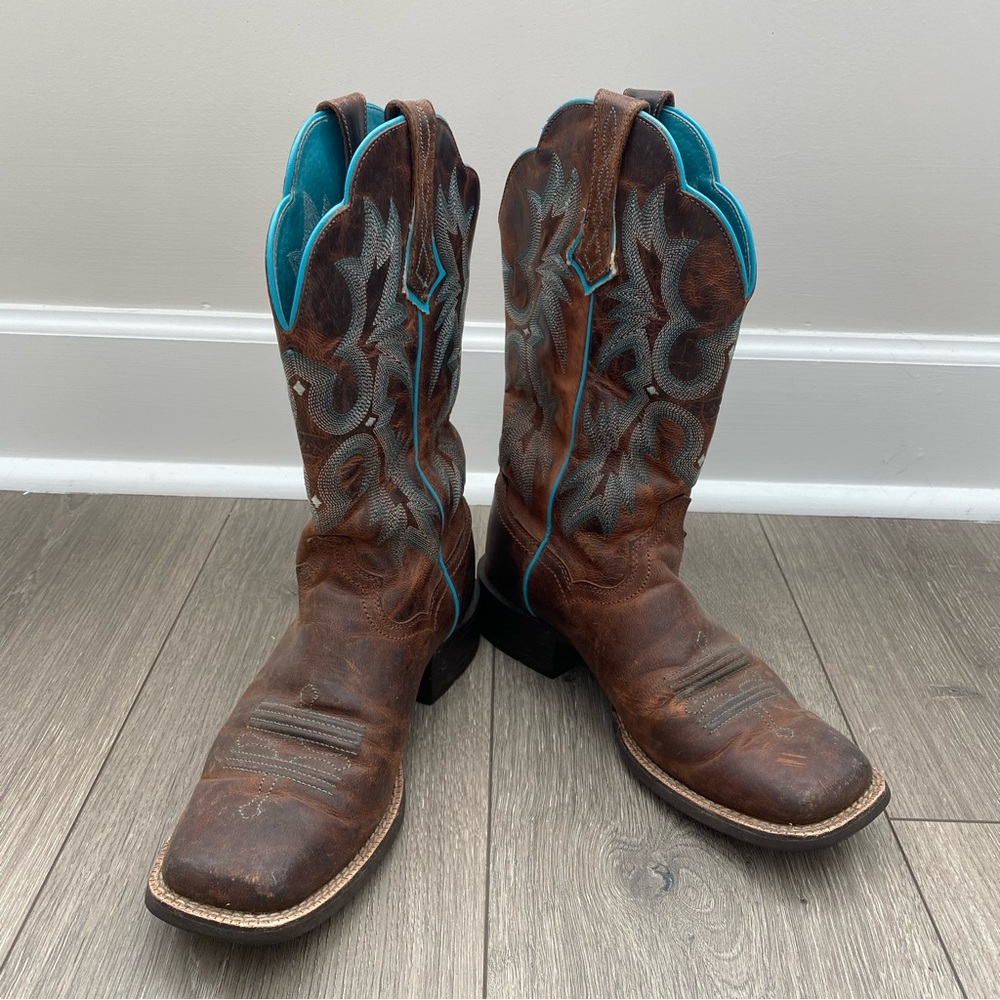 Ariat Women’s Square Toe Boots with Blue Stitching